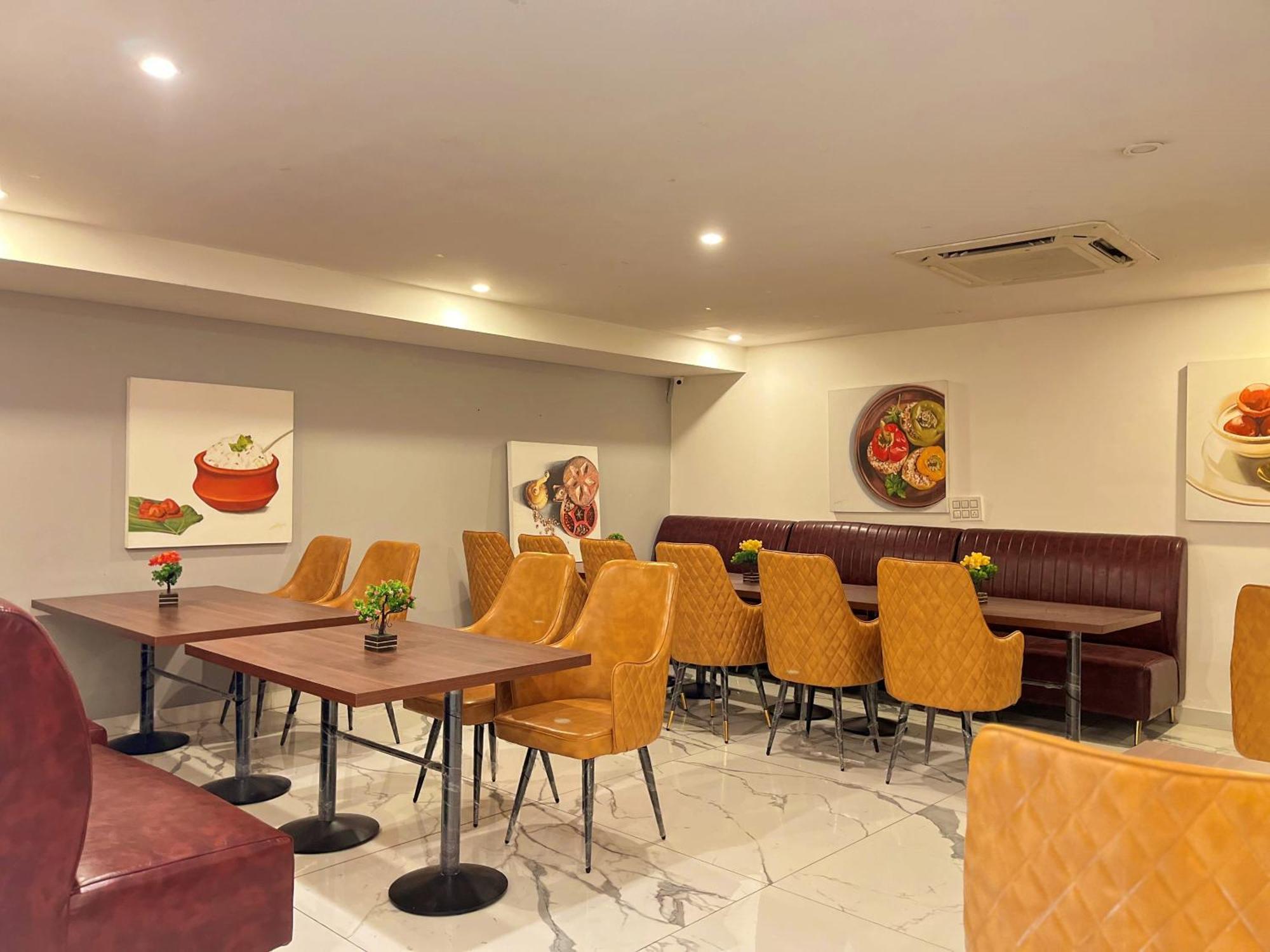 Aamantran Residency Hotel, Sohna Road, Sector 49, Gurugram Gurgáon Exteriér fotografie