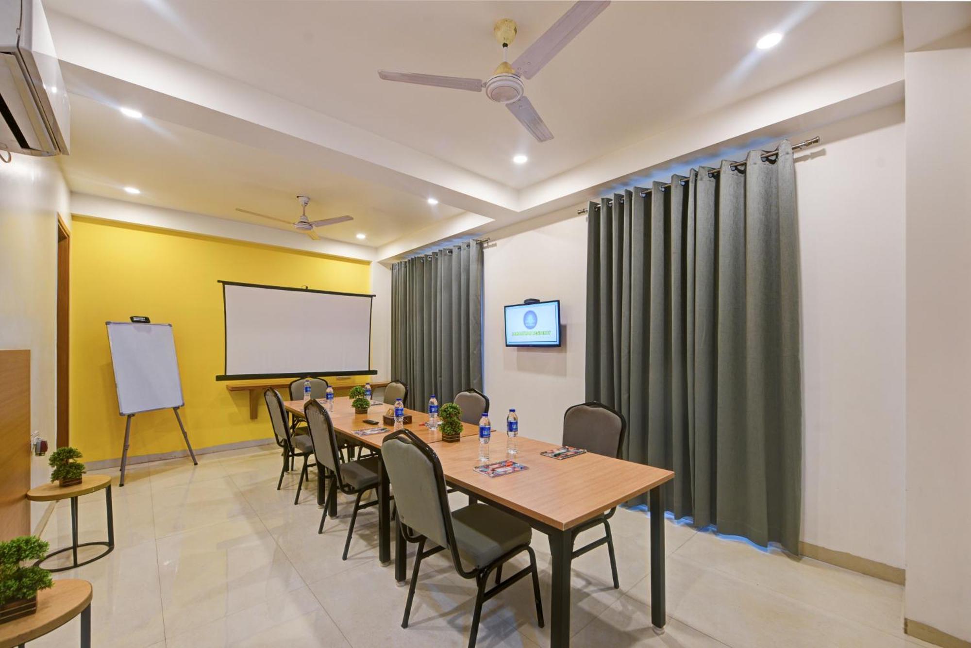 Aamantran Residency Hotel, Sohna Road, Sector 49, Gurugram Gurgáon Exteriér fotografie
